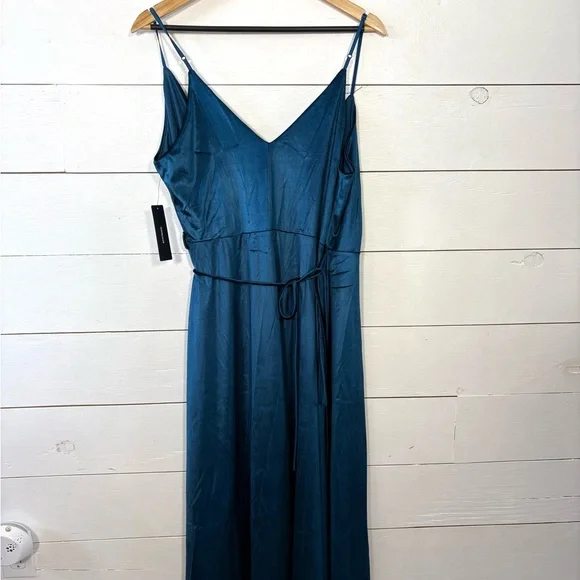 Lulus Blue Satin Wrap Midi Dress NWT Size M - Picture 10 of 10